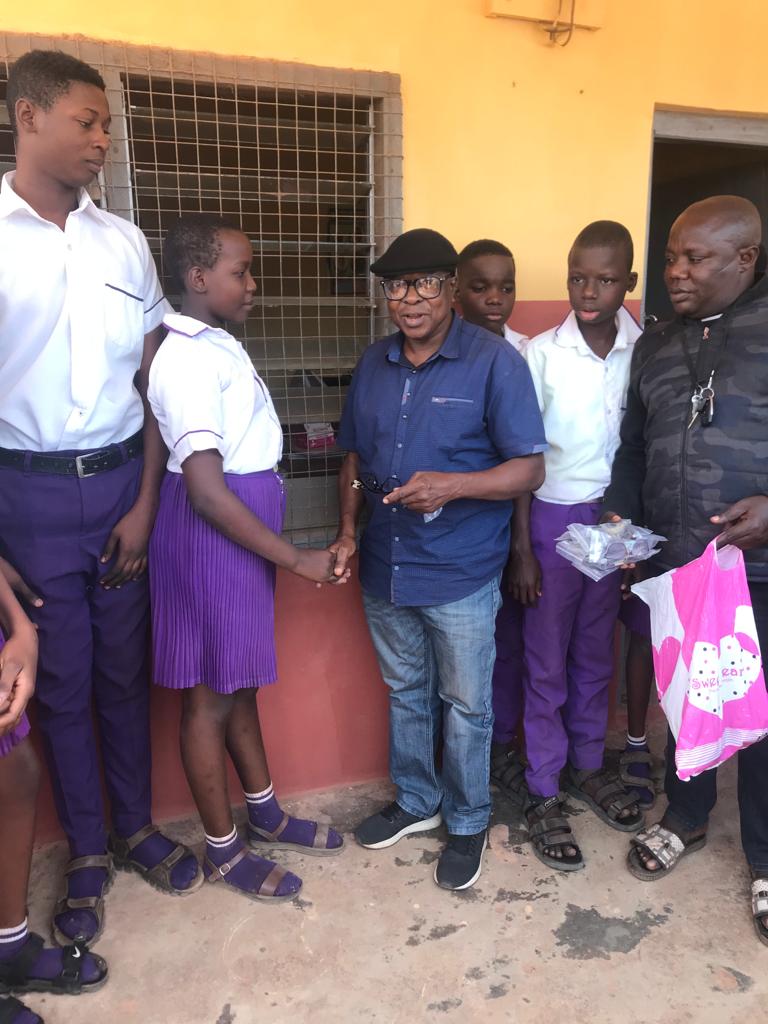Ase secondary school receiving glasses1