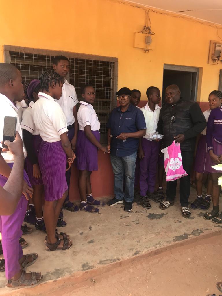 Ase secondary school receiving glasses2