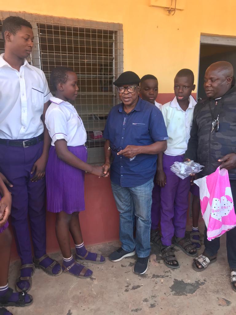 Ase secondary school receiving glasses4